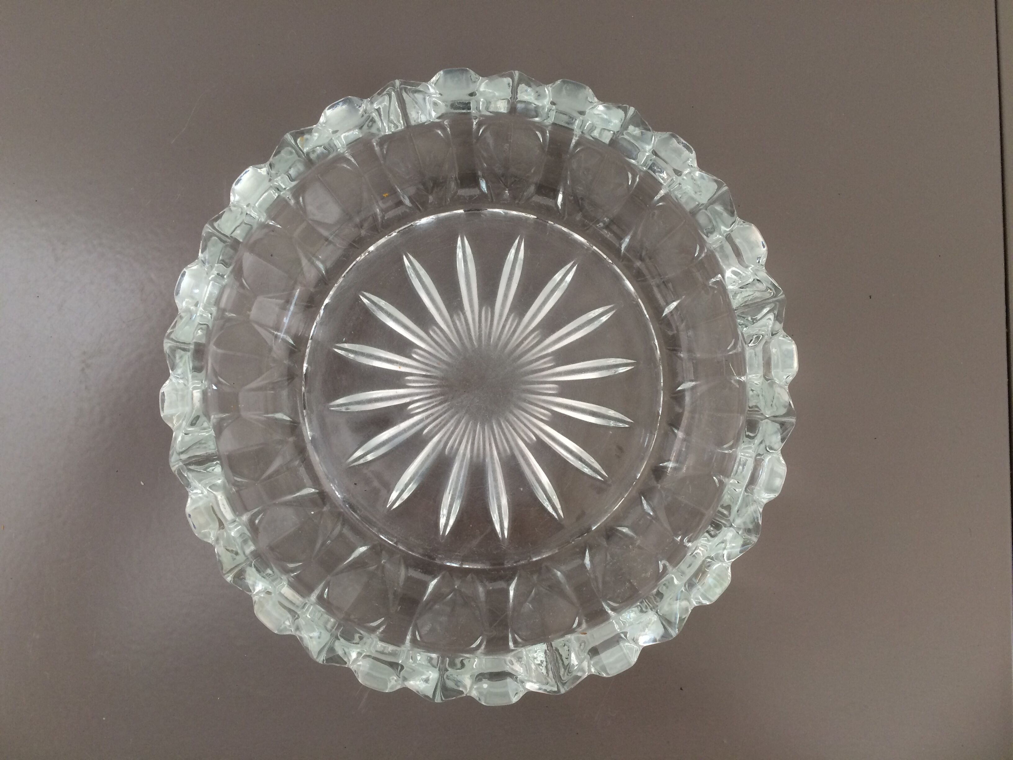 1930s art deco ashtray in chiseled crystal