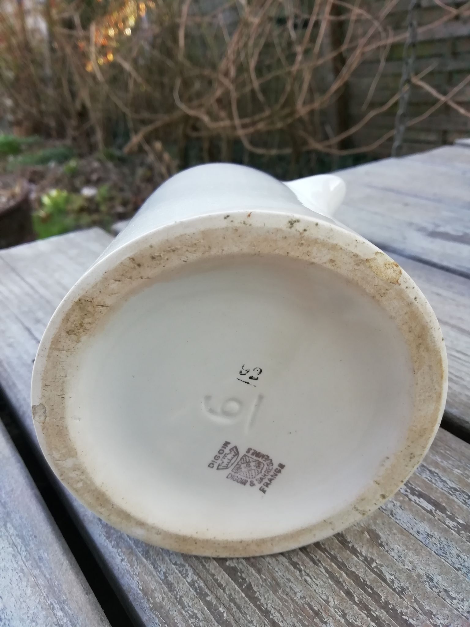 Lot de pichets blancs en porcelaine