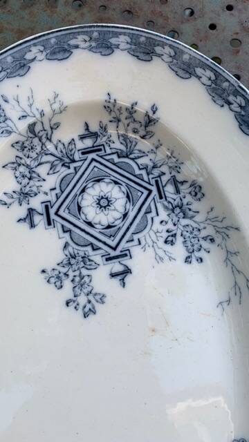 Large earthenware serving dish, cartridge model, sarreguemines, U & C, made in France, earthenware