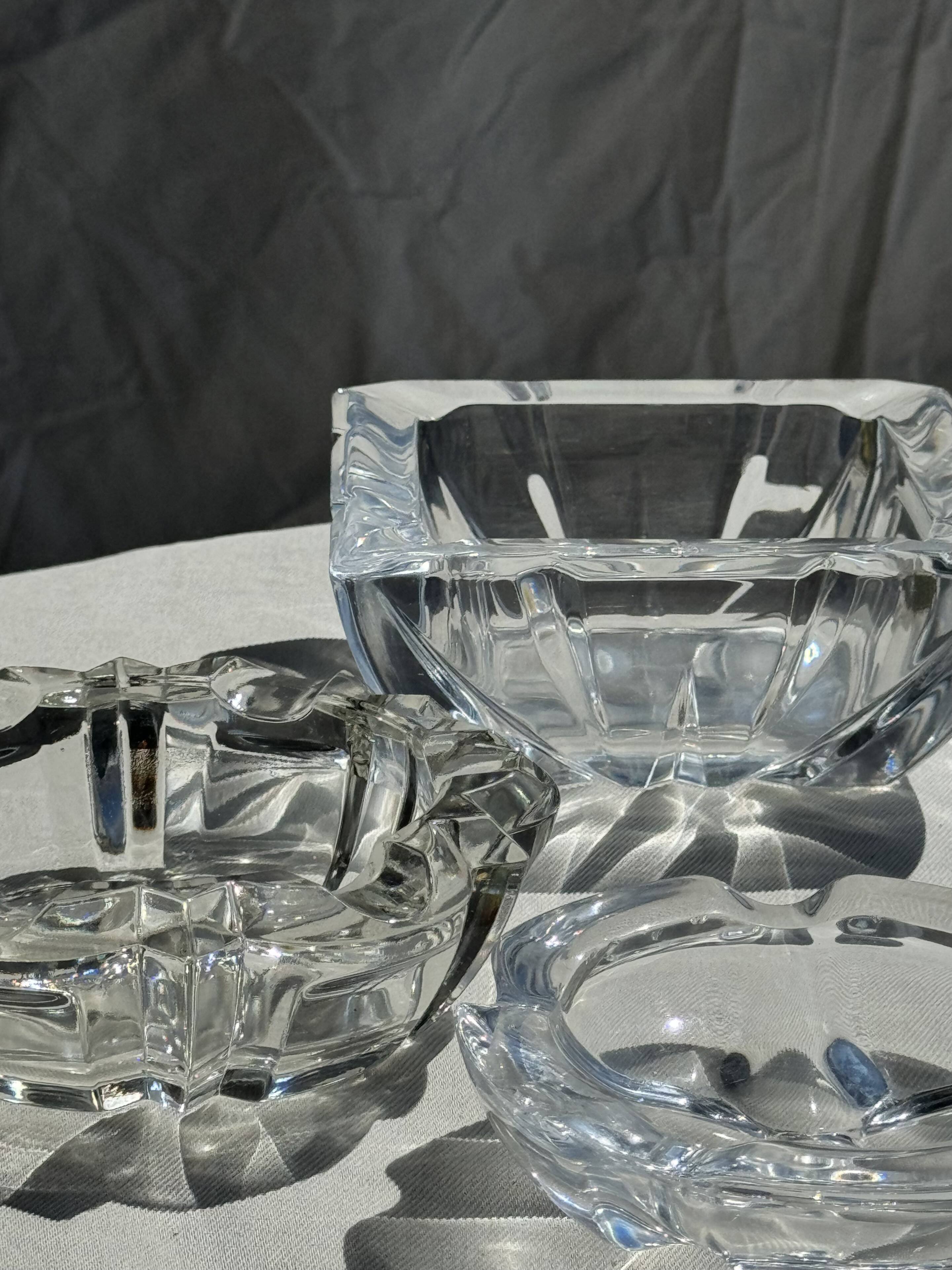 Classic geometric style glass ashtray