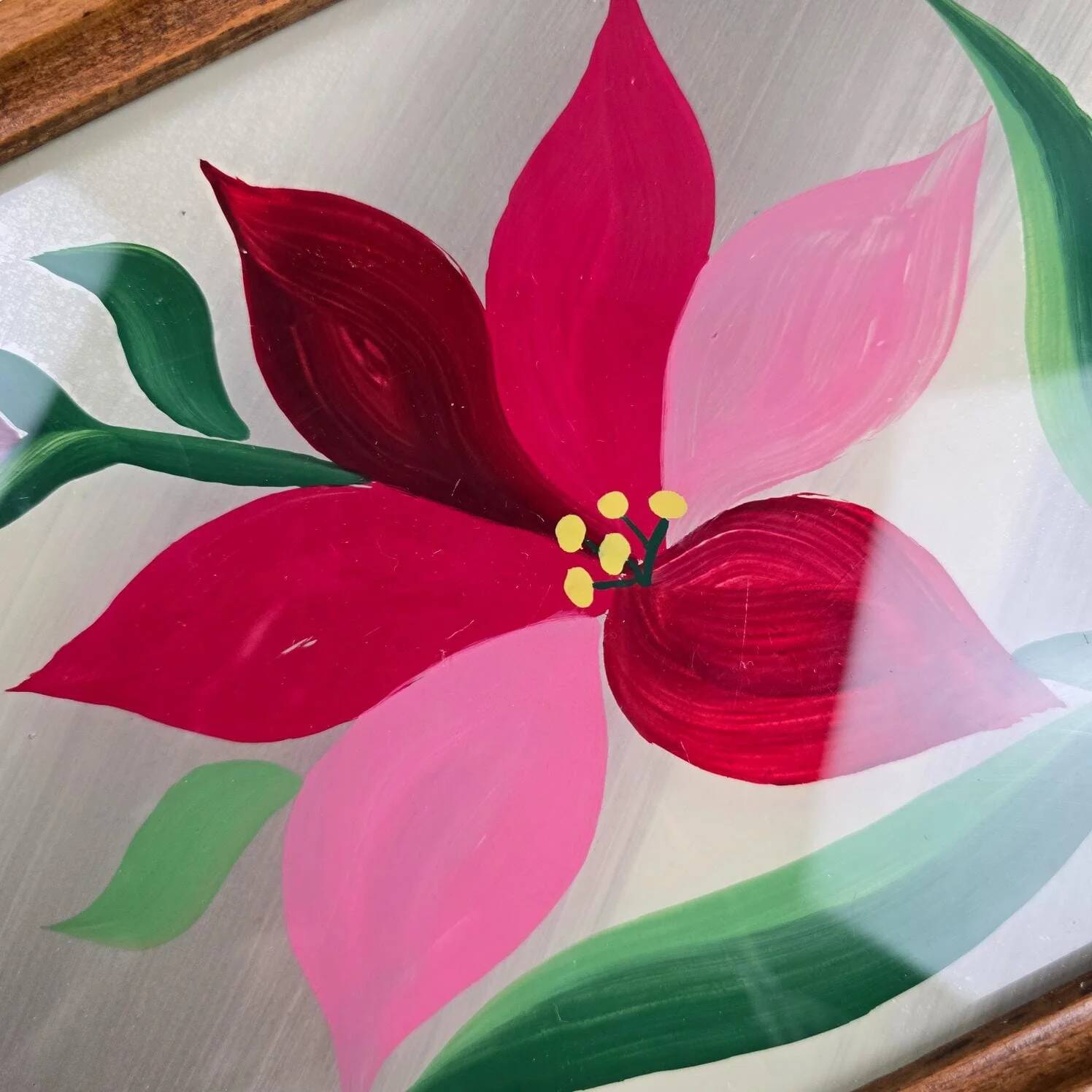 Vintage wooden and glass platter hand-painted – Stylised flower signed Janette