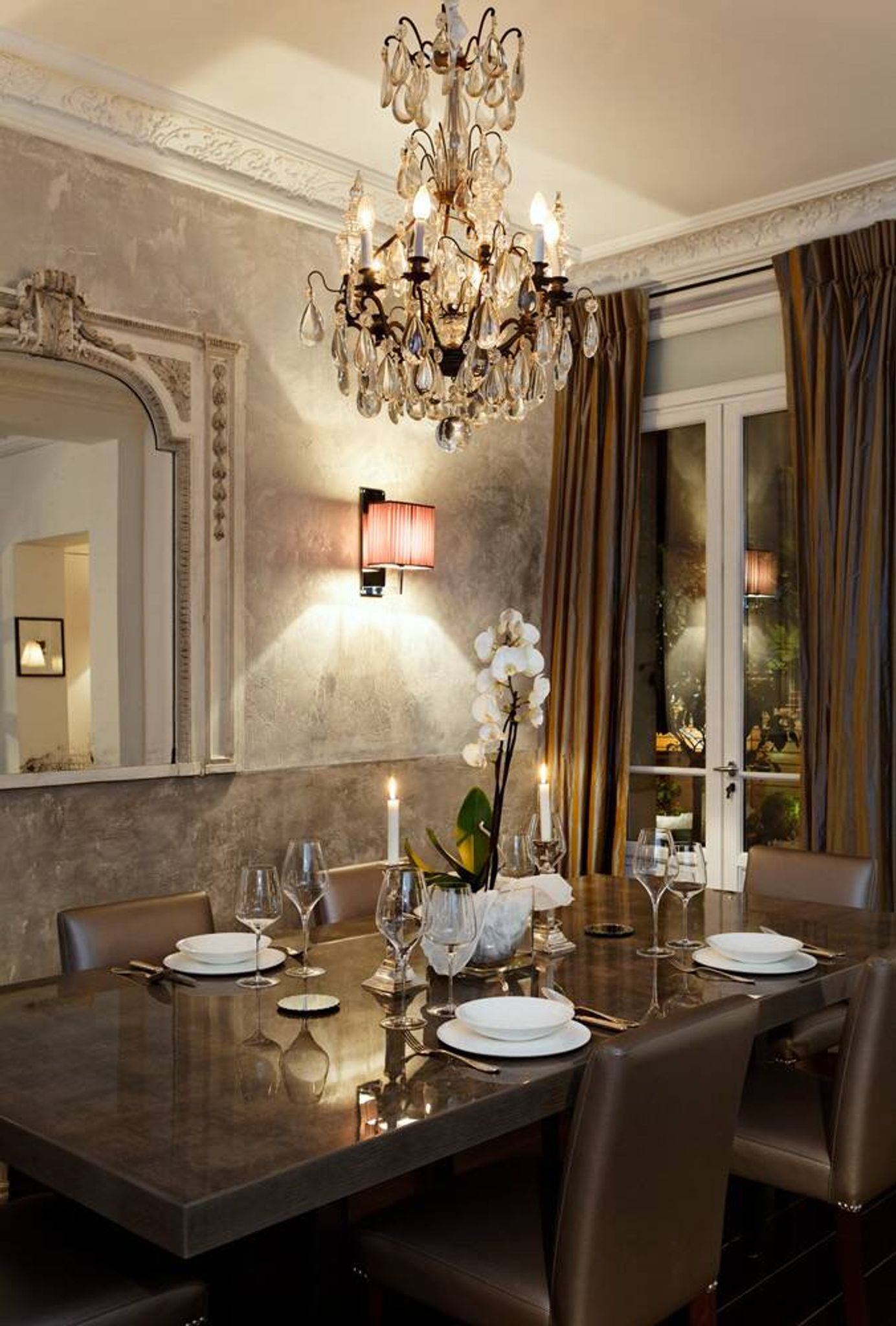 Trocadero dining table by Armani