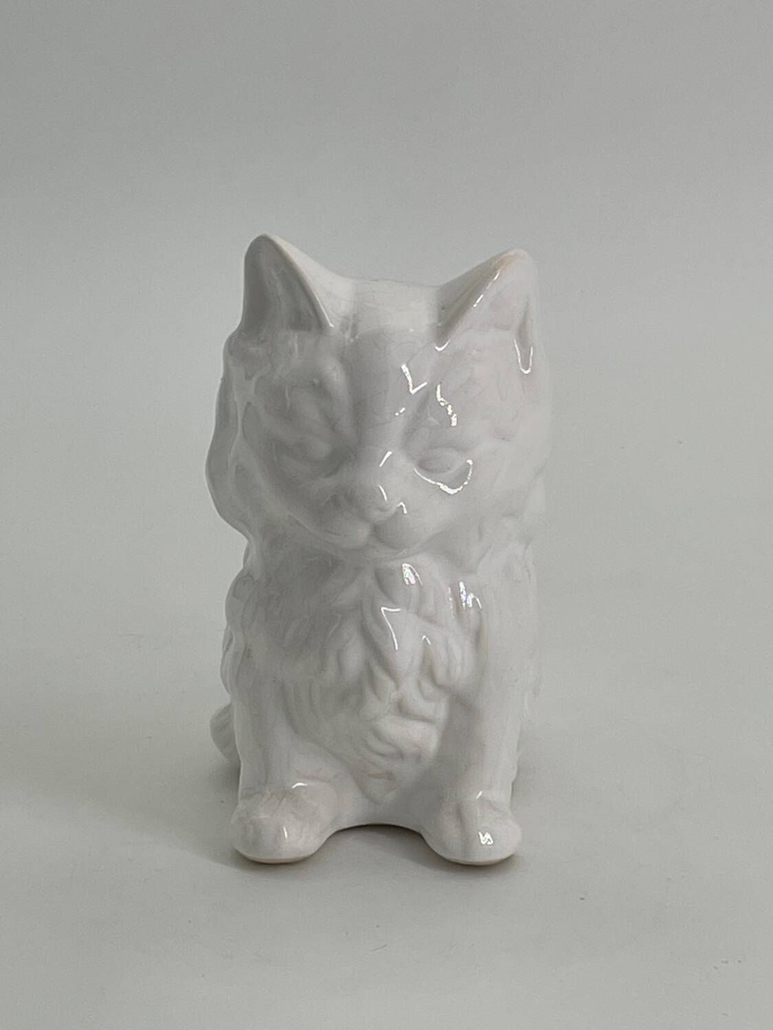 Vintage ceramic pot holder in the shape of a cat