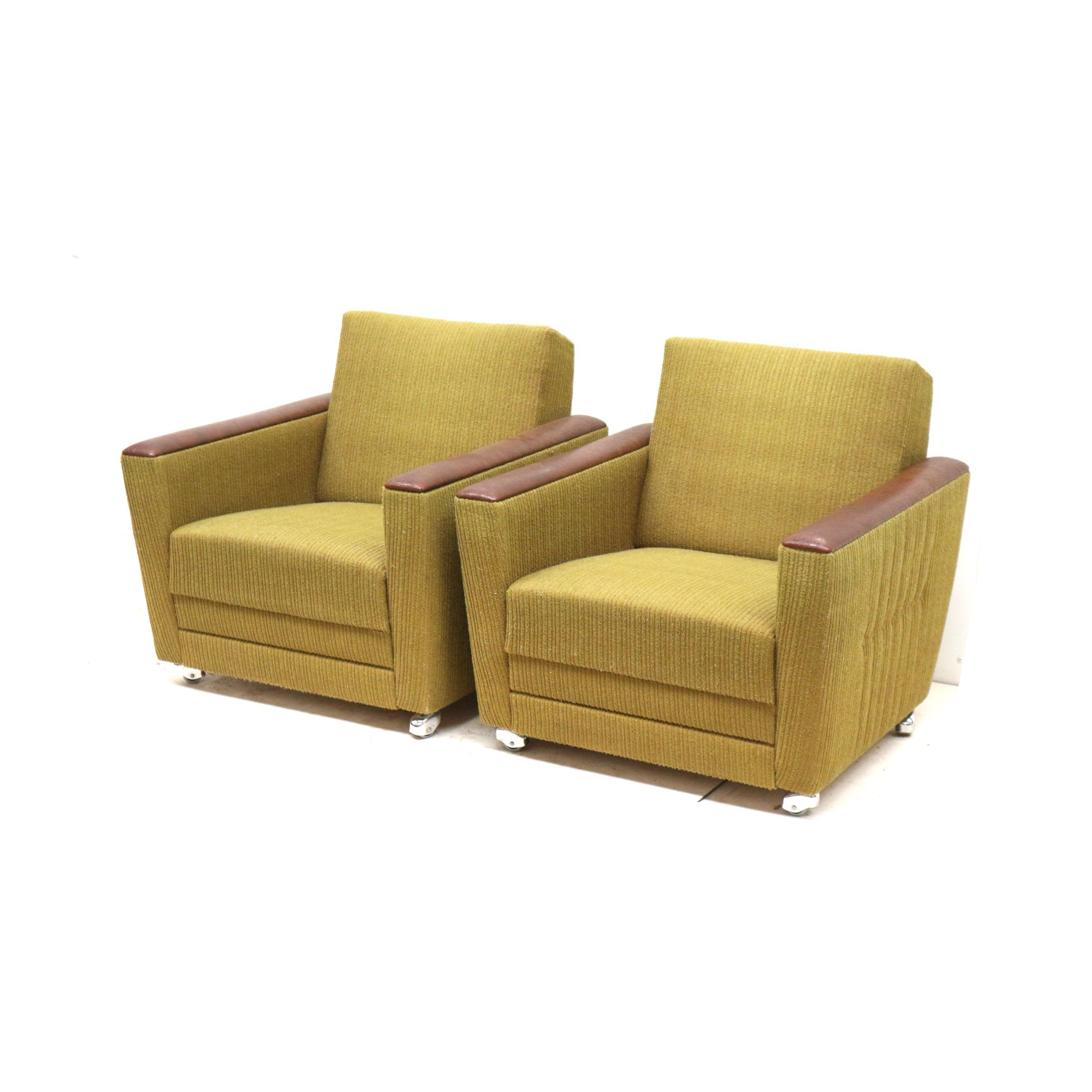 Ensemble de 2 fauteuils vintage verts des années 1970.