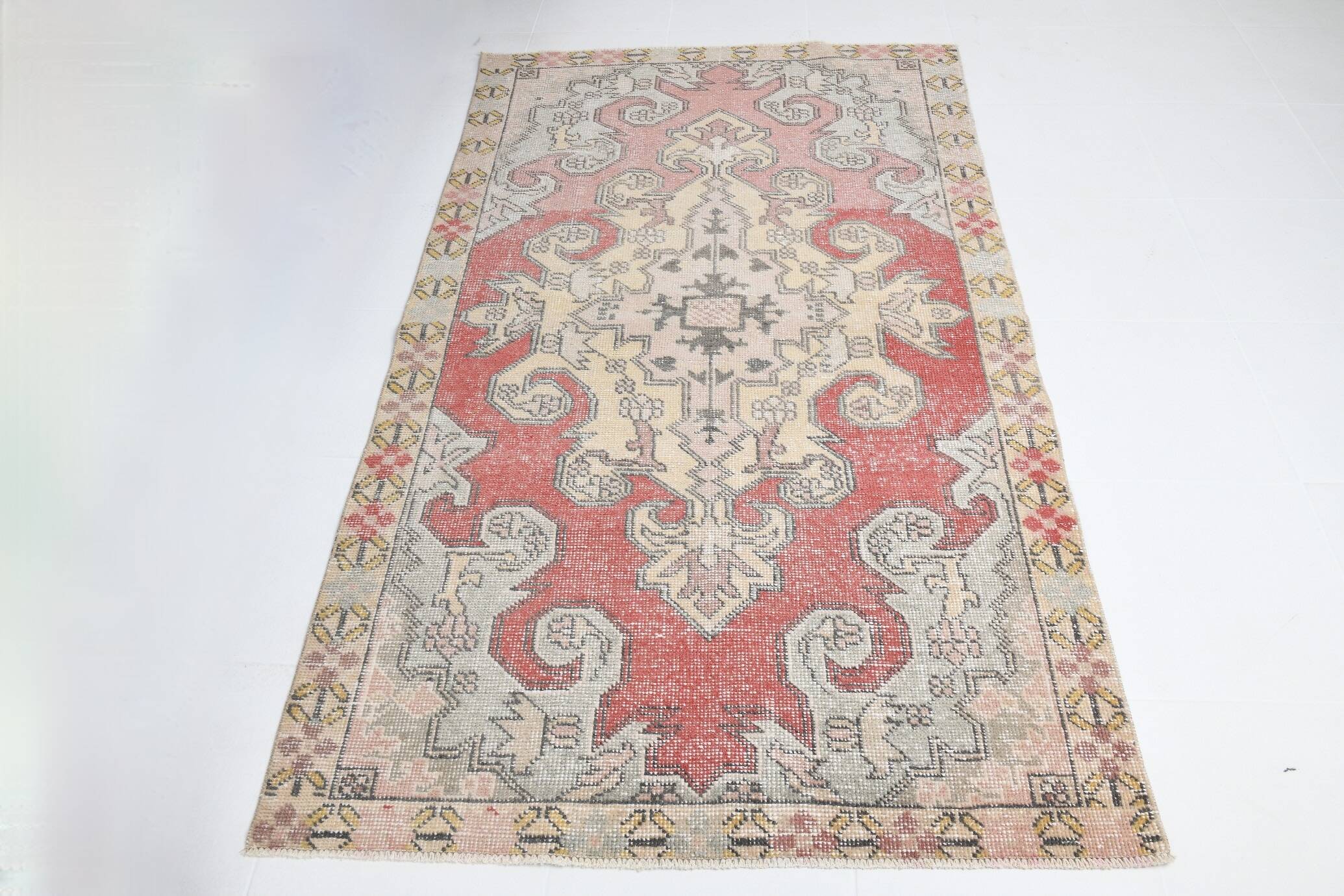 Turkish Red Cream Classic Pattern Vintage Rug, 127x215Cm