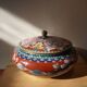 Plat chinois en émaux cloisonnés - seconde moitié du XX° siècle.