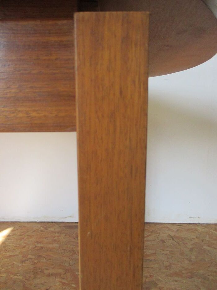 Mr. Gascoin's alvéole, round table