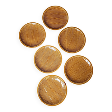 Lot No. 1 of 6 Salins barbotine dessert plates