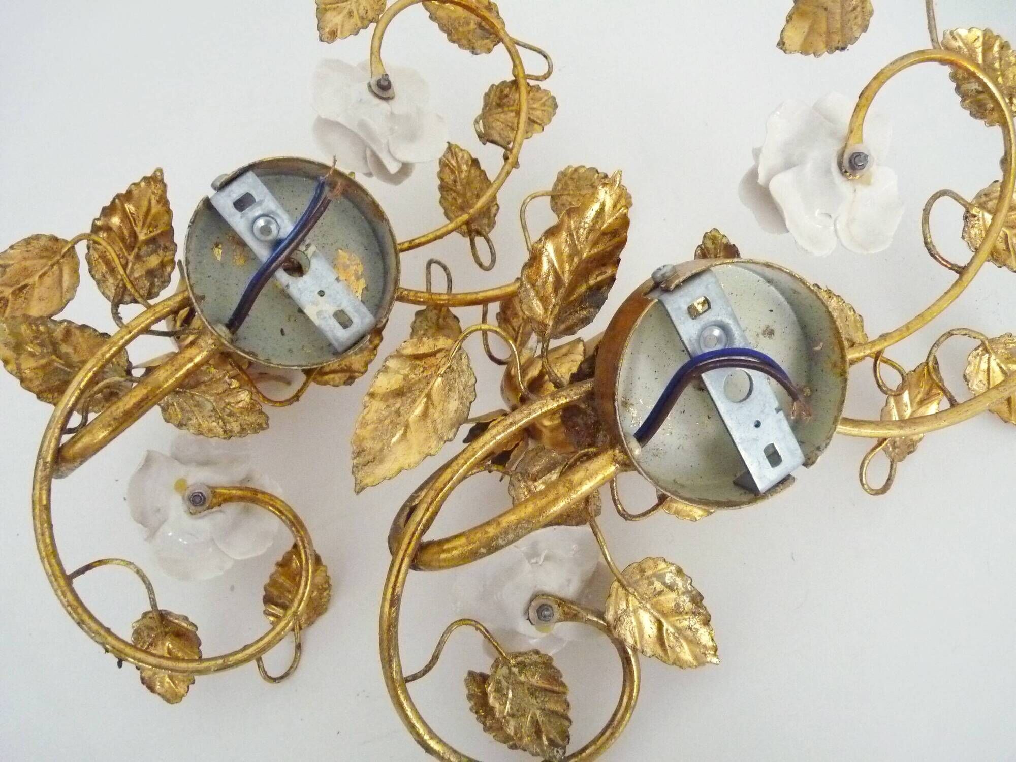 Paire d'appliques murales italienne feuillage doré à la feuille d'or, années 70-80
