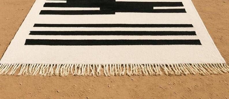 Traditional handwoven Berber rug, size 150 x 260 cm