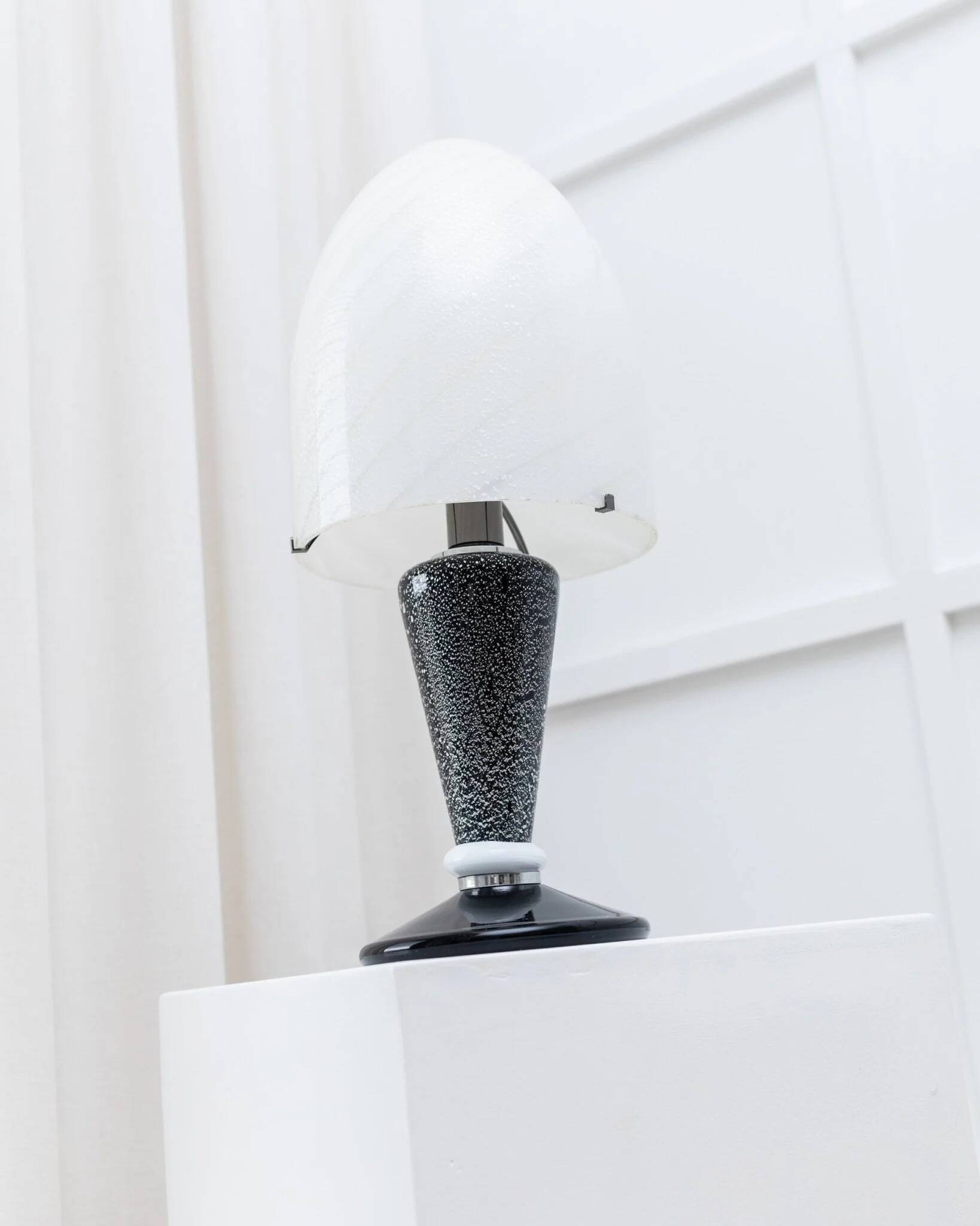 Mushroom table lamp Murano Swirl - silver details in black and white - vintage glass - Space Age design - 1970s
