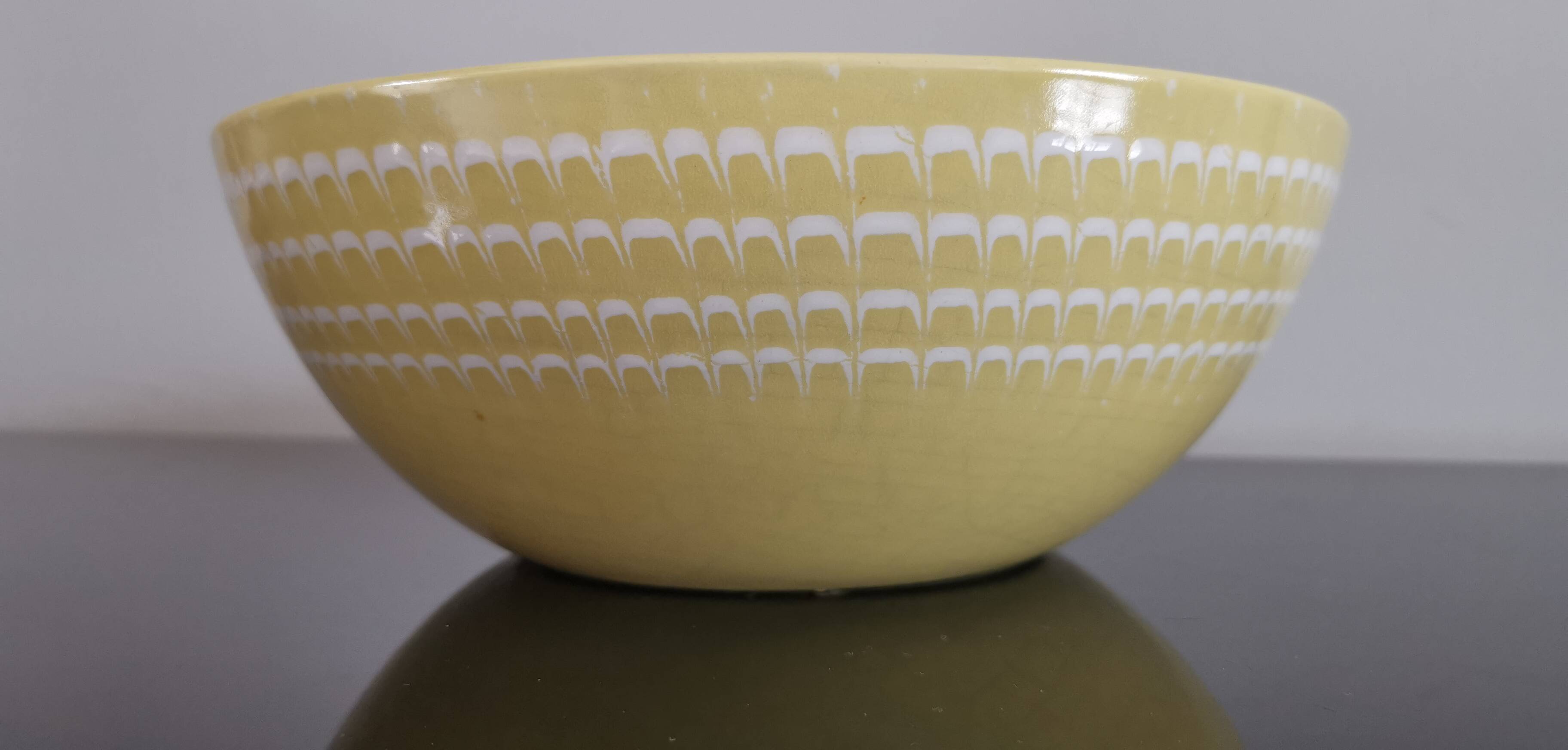 Old vintage Longchamp sun yellow salad bowl