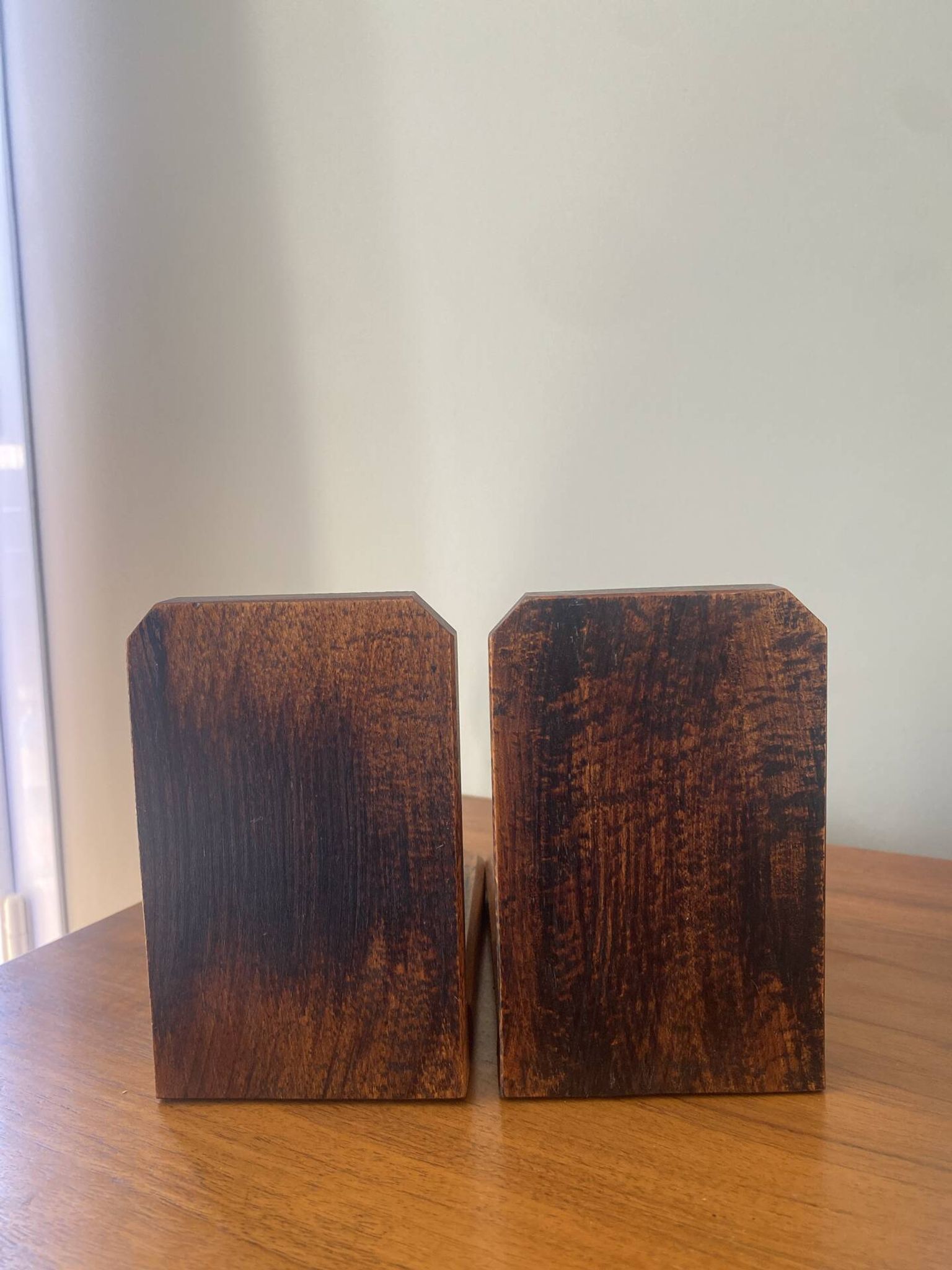 Pair of spherical bookends