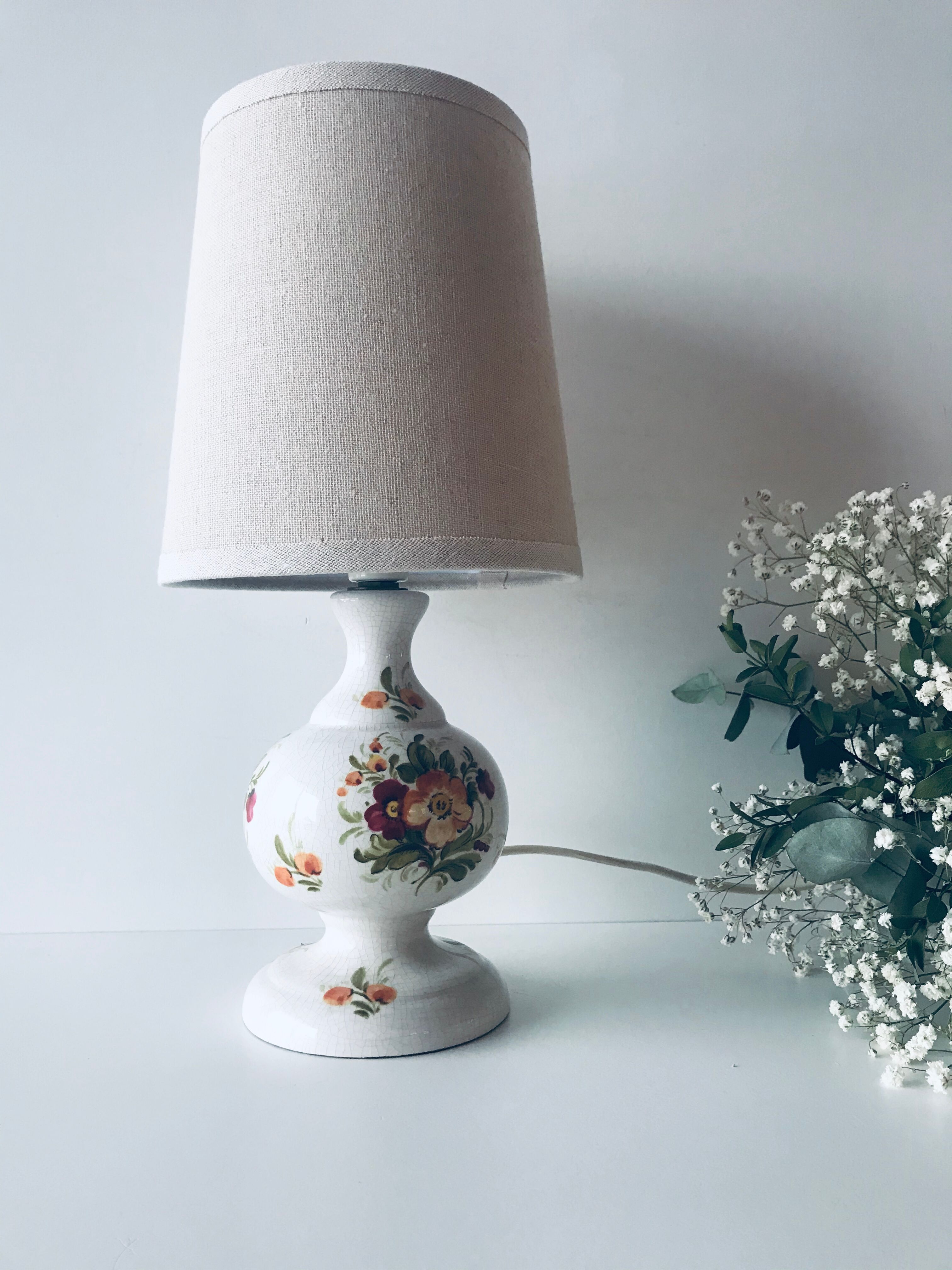 Ceramic lamp floral decoration