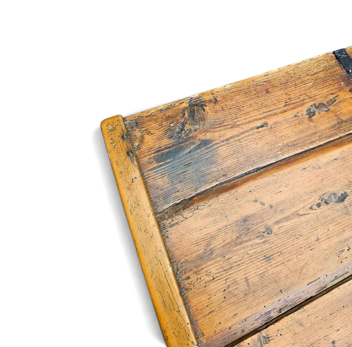 Old blanket chest / storage trunk / pine wood