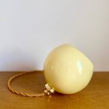 Suspension en verre opalin jaune pâle
