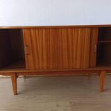 Buffet moderniste des années 1970