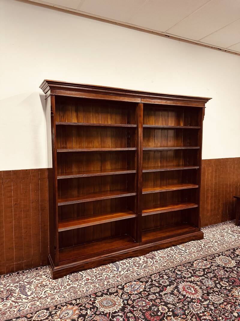 Bibliothèque classique en acajou anglais
