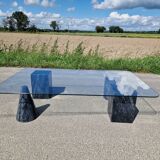 Vintage sculptural coffee table in marble and glass from the 80s