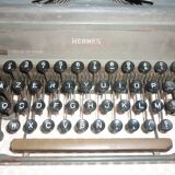 Machine à écrire manuelle Hermes 2000