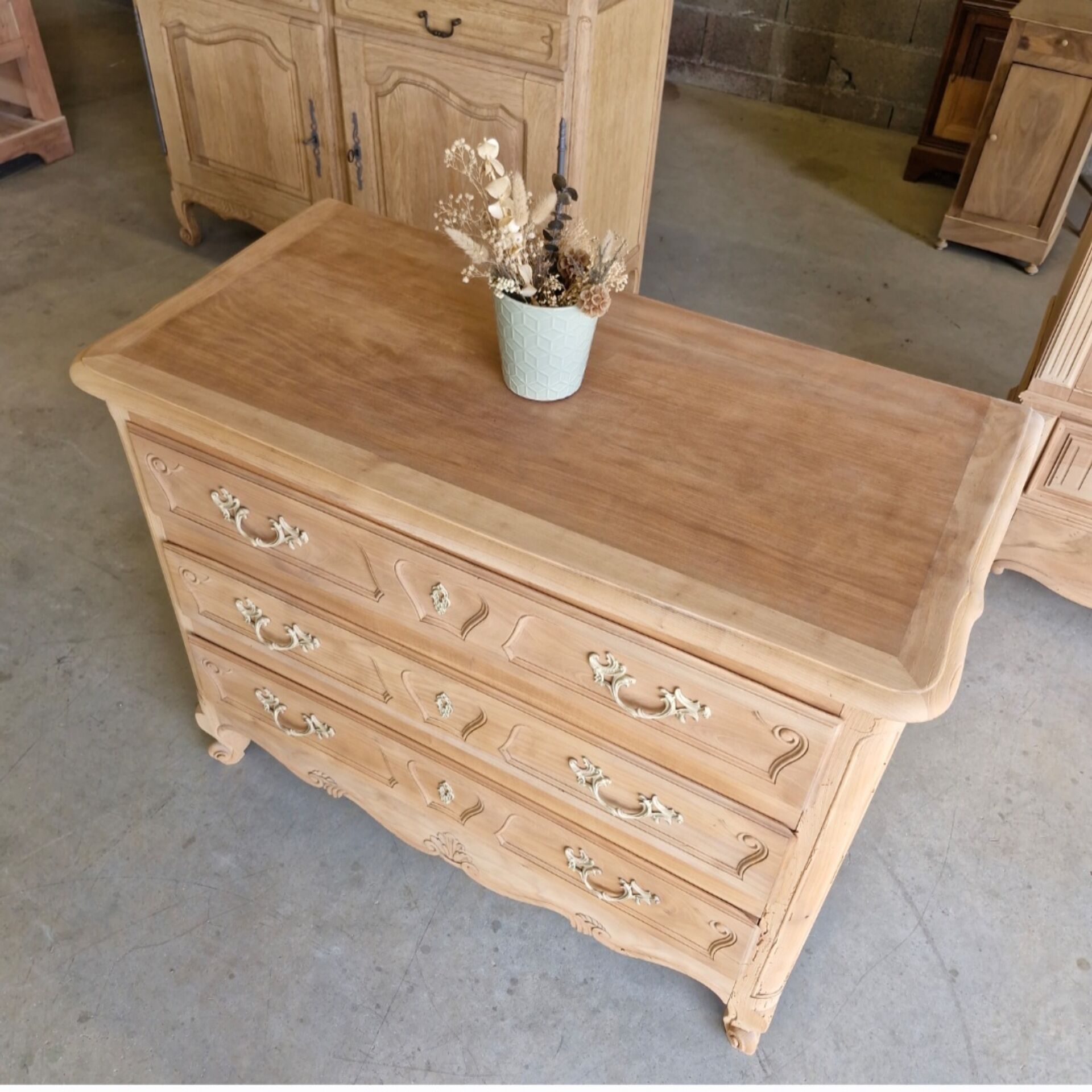 Commode ancienne en merisier – entièrement aérogommée