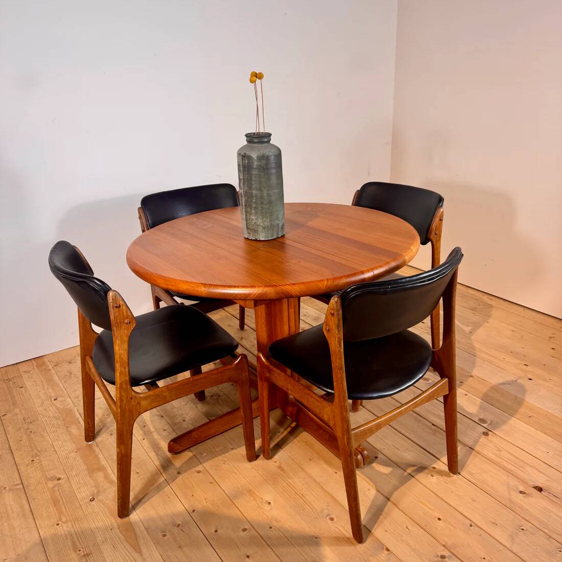 Table à manger ronde extensible en teck, années 1960