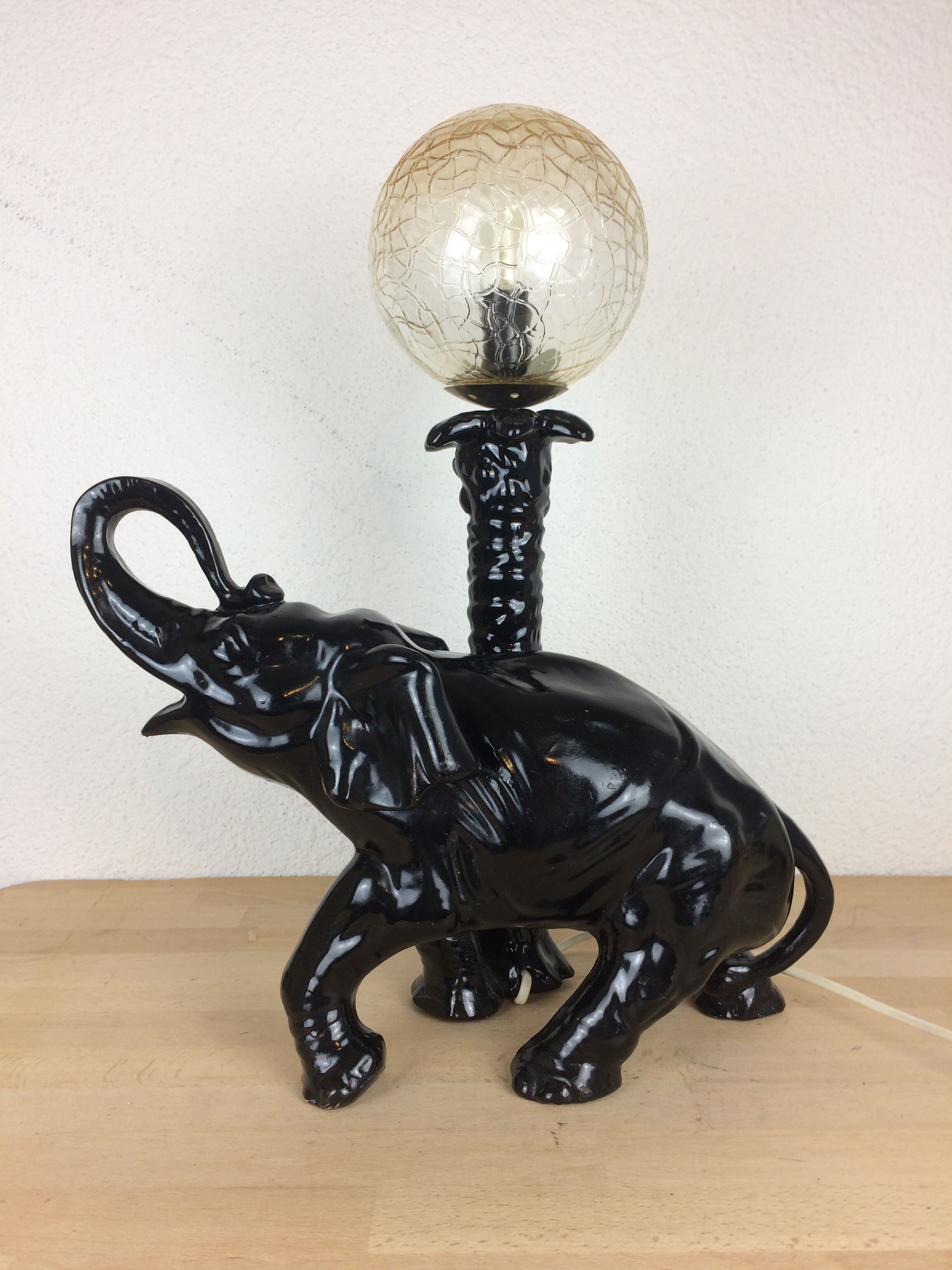 Elephant lamp and palm tree in black resin