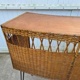 Vintage 1950s bar counter with two rattan and metal stools