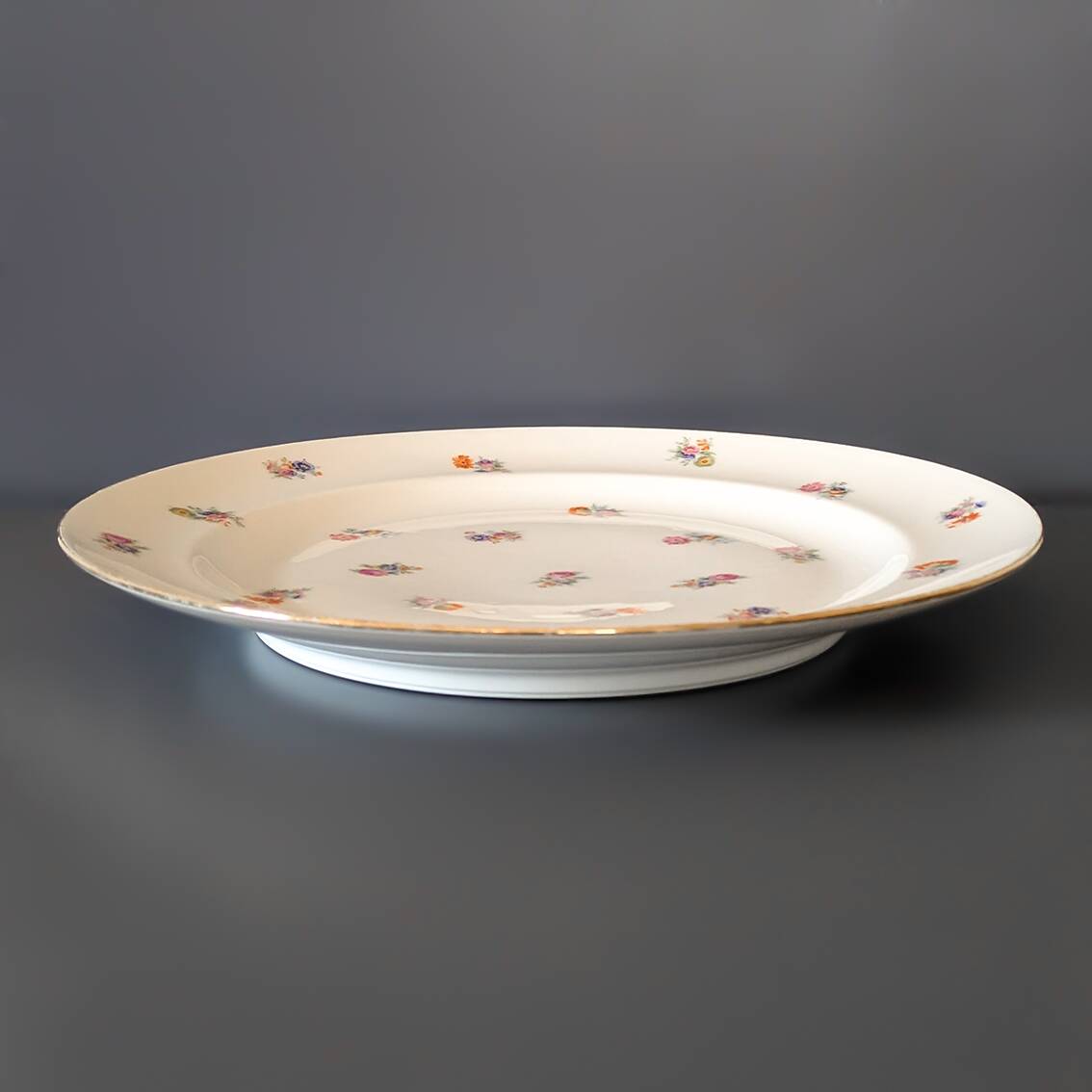 Round Limoges porcelain platter by Georges Boyer, 28.5cm diameter