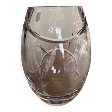 Egg-shaped crystal vase