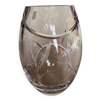 Egg-shaped crystal vase