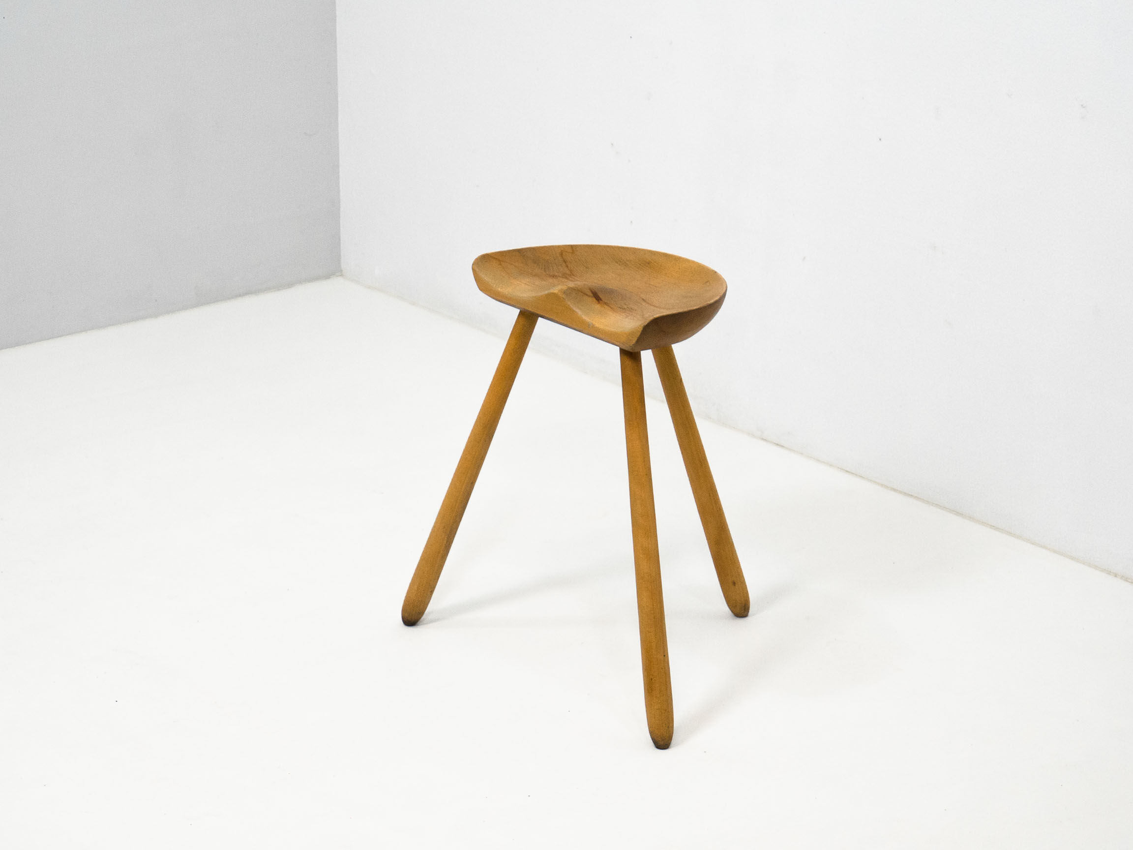 Tabouret sculptural en bois de hêtre design danois