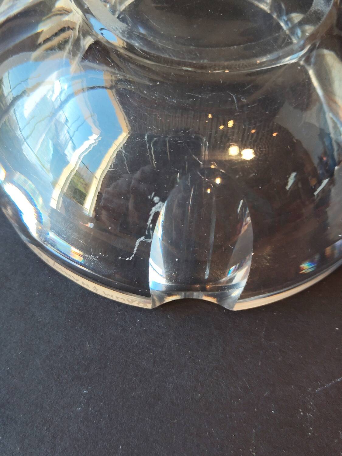 Cendrier moderniste en cristal signé Daum Nancy France avec pilon
