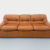 Vintage cognac camel leather canapé from the 1970s.