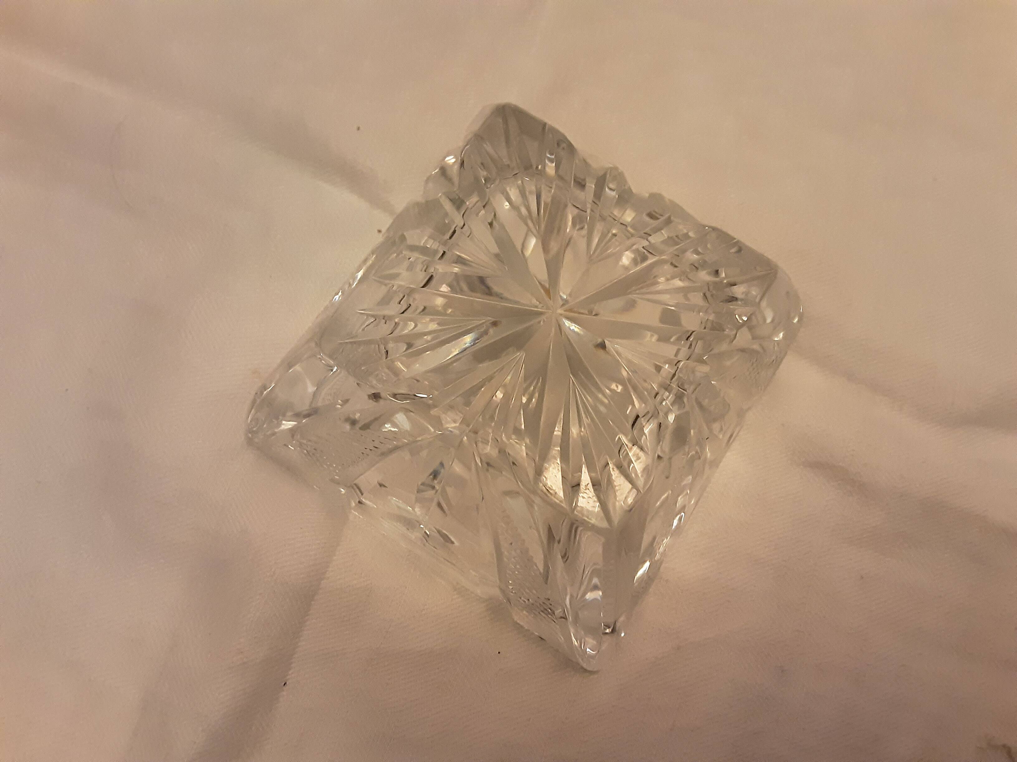 Cendrier cristal taille main