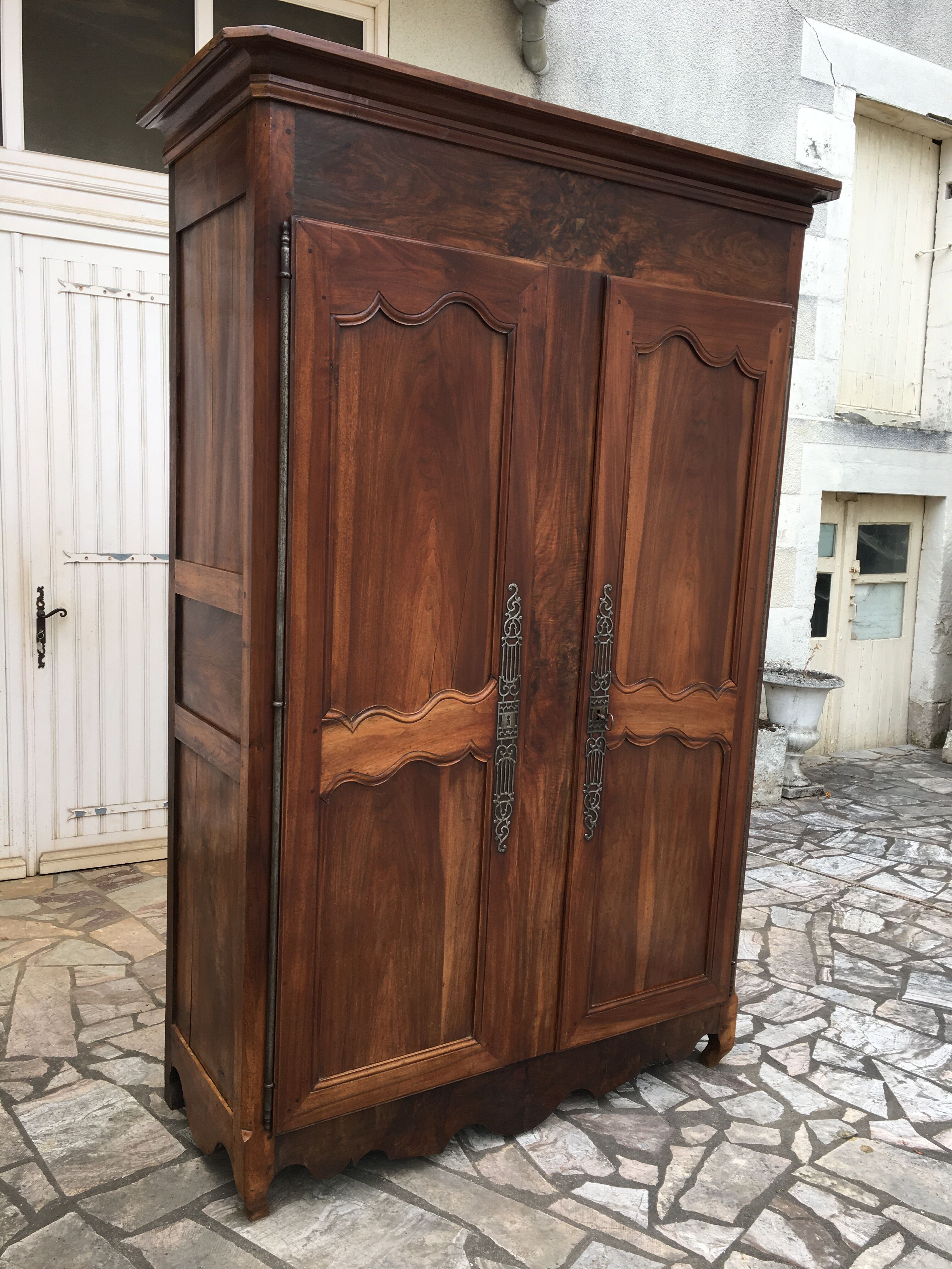 Wardrobe Louis XV Poitou from XIXth in walnut