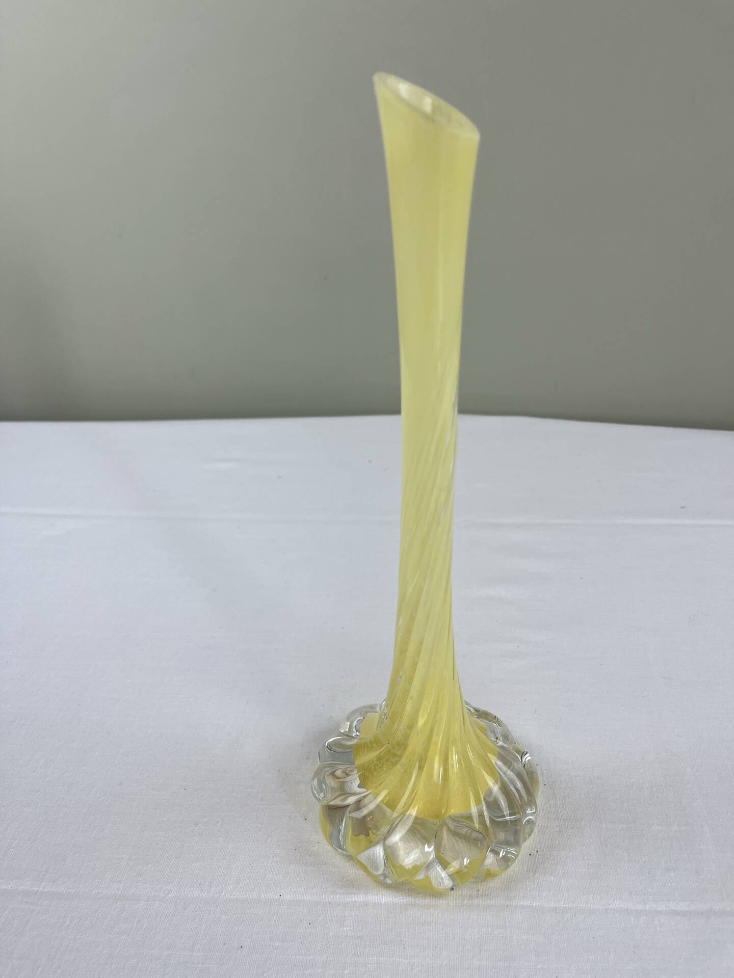 Twisted yellow art glass soliflores