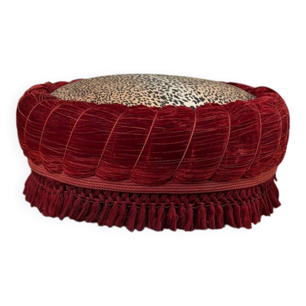 Grand pouf en velours et passementeries, vers 1880