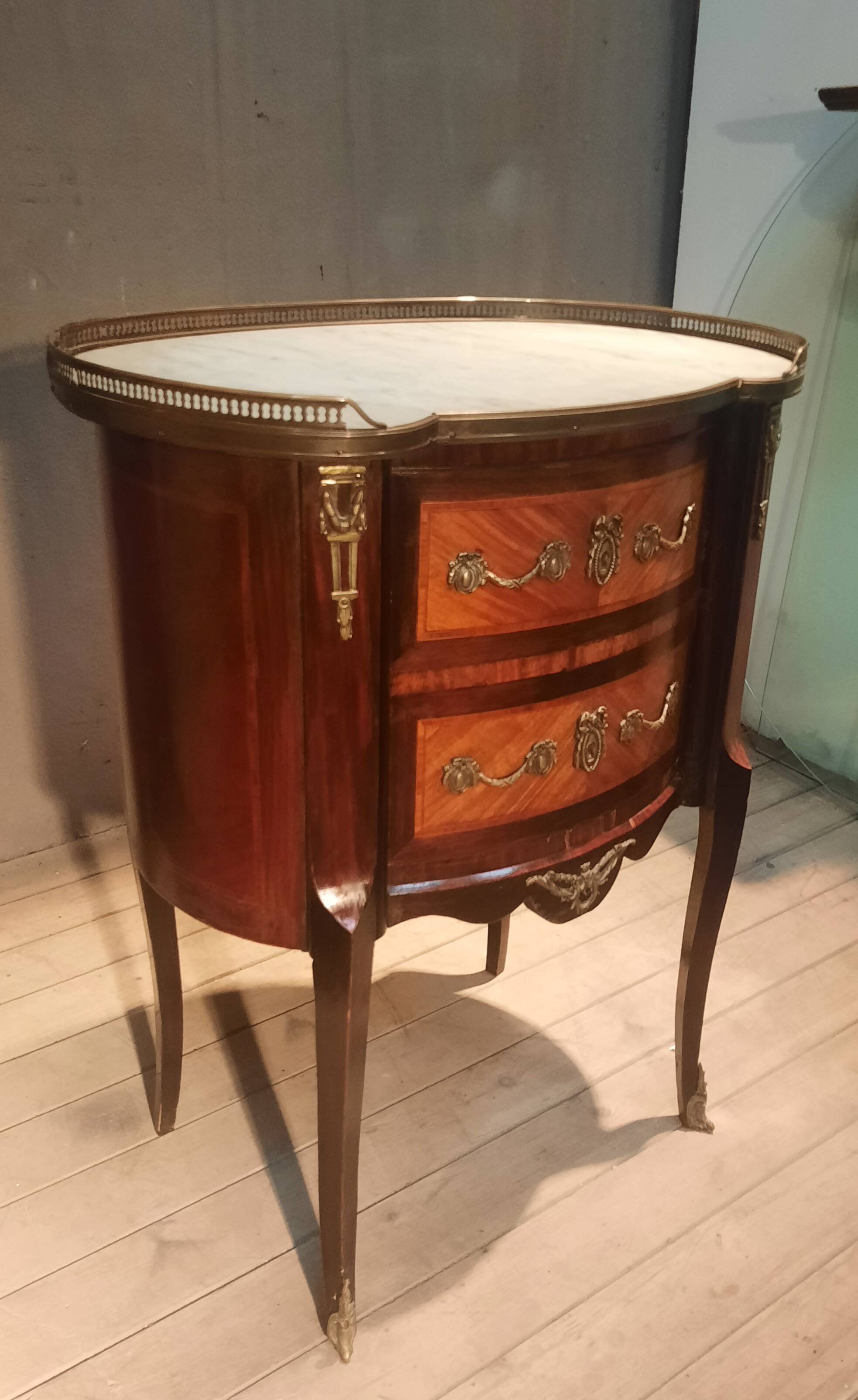 Commode tambour à porte  en plaquage