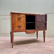 Commode en marqueterie à ressaut centrale de style Transition, XIXème siècle