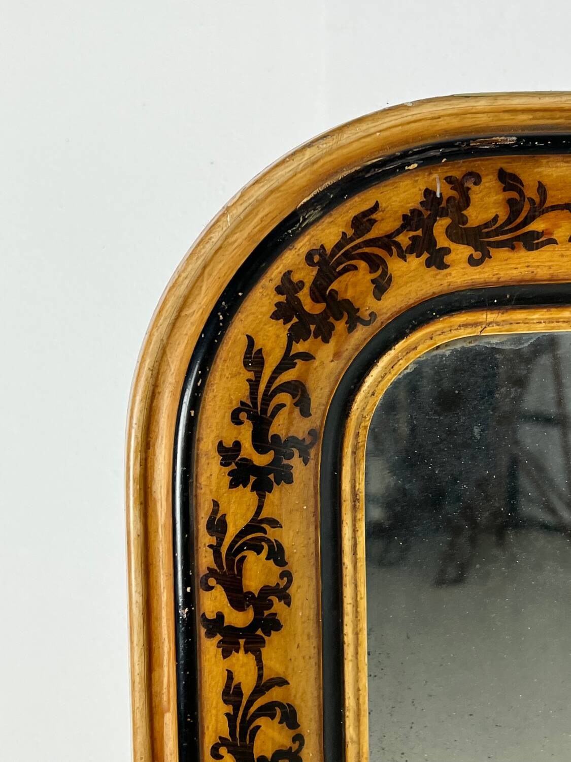 French mirror flower motive
