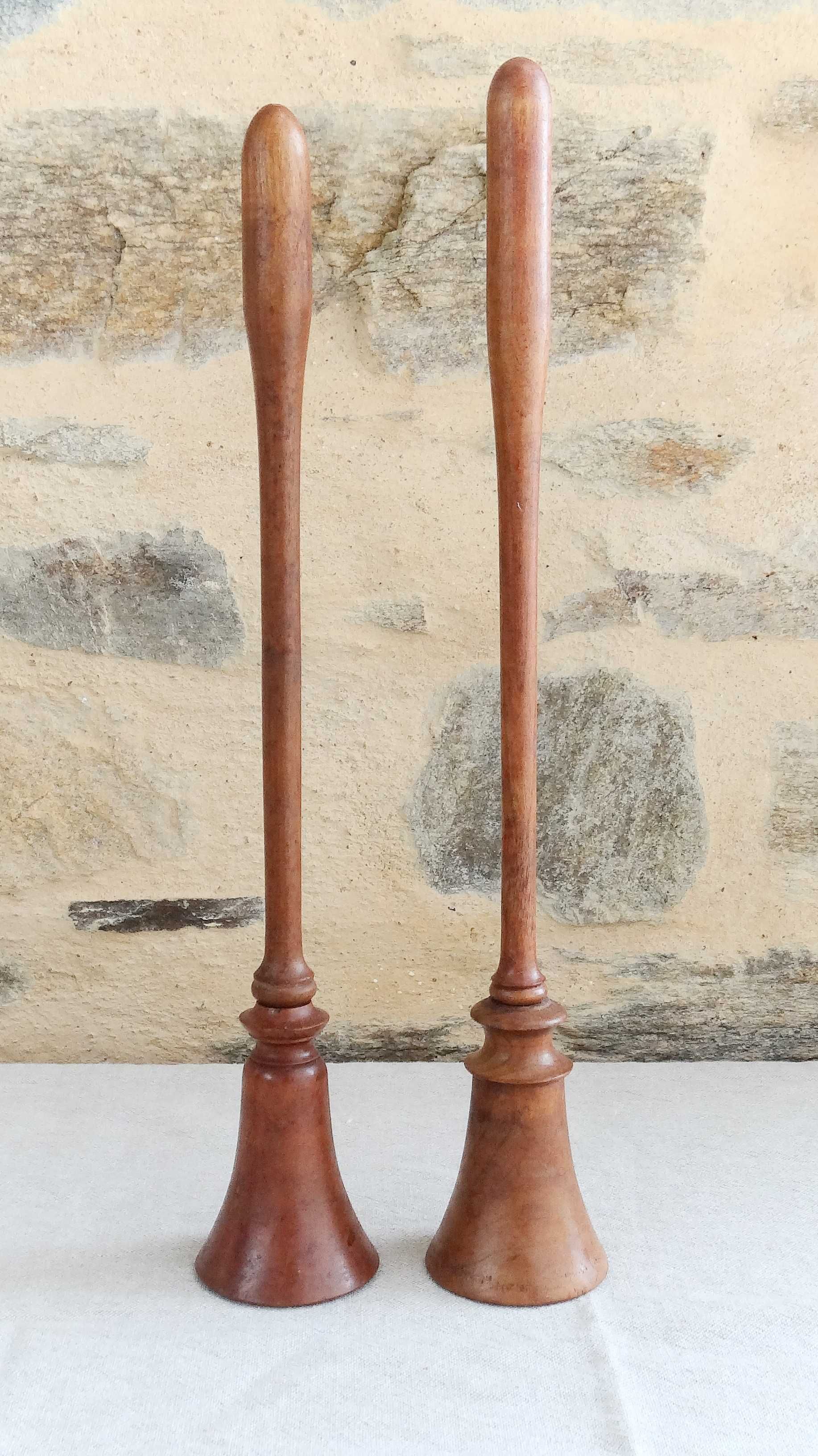 Set of a set of 8 pins, 2 bilboquets and 3 old wooden balls