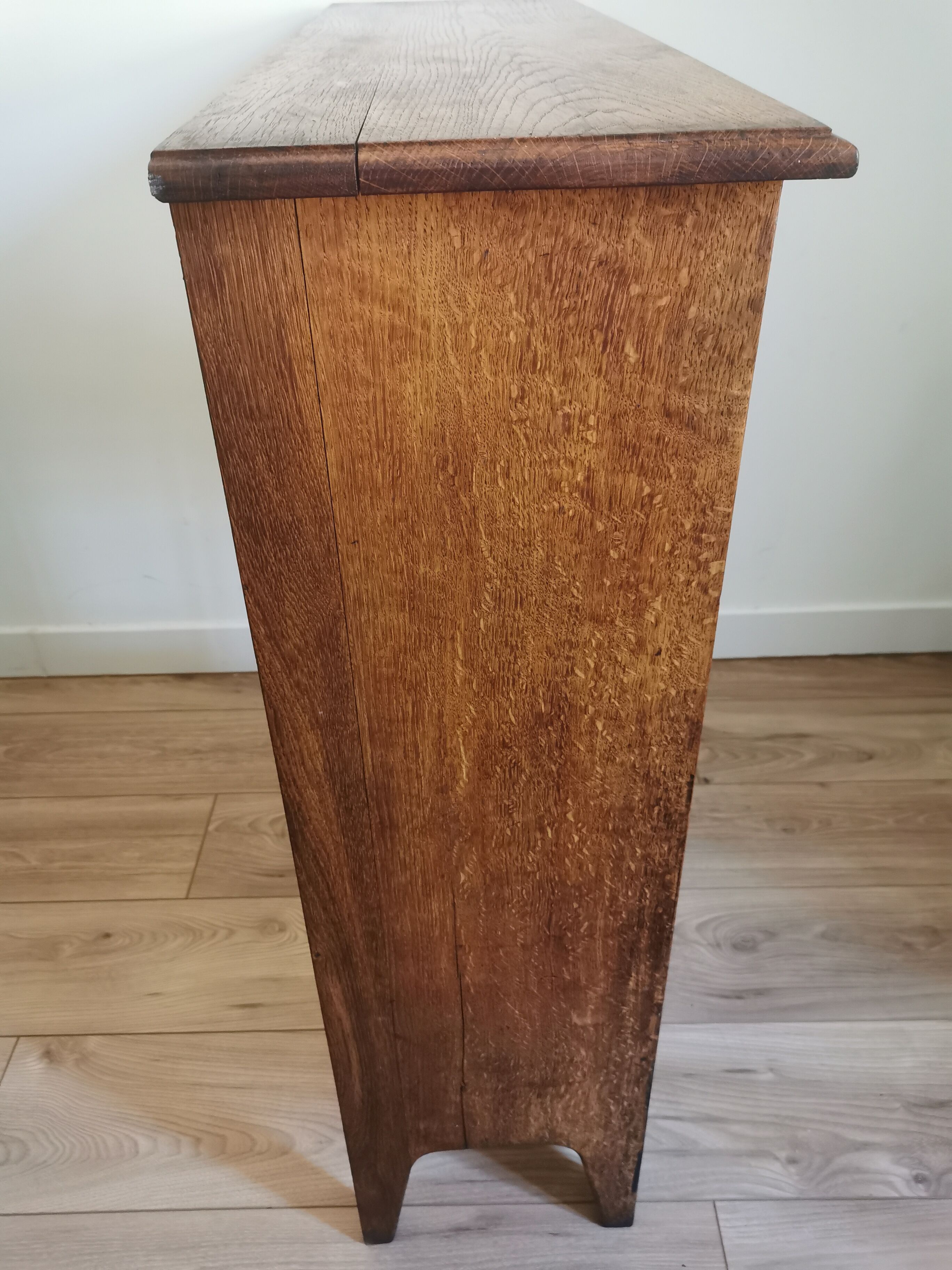 Meuble de rangement des années 40