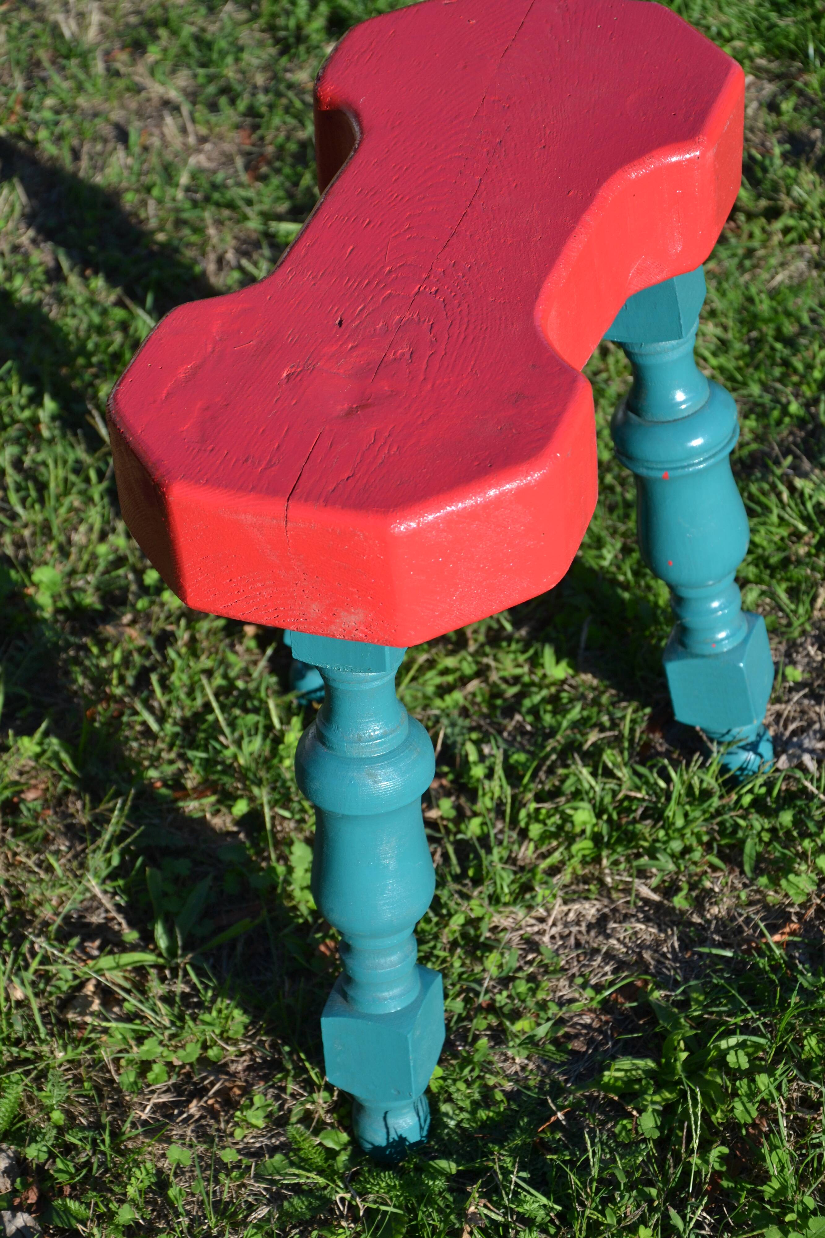 2 anciens tabourets atypiques artisanaux
