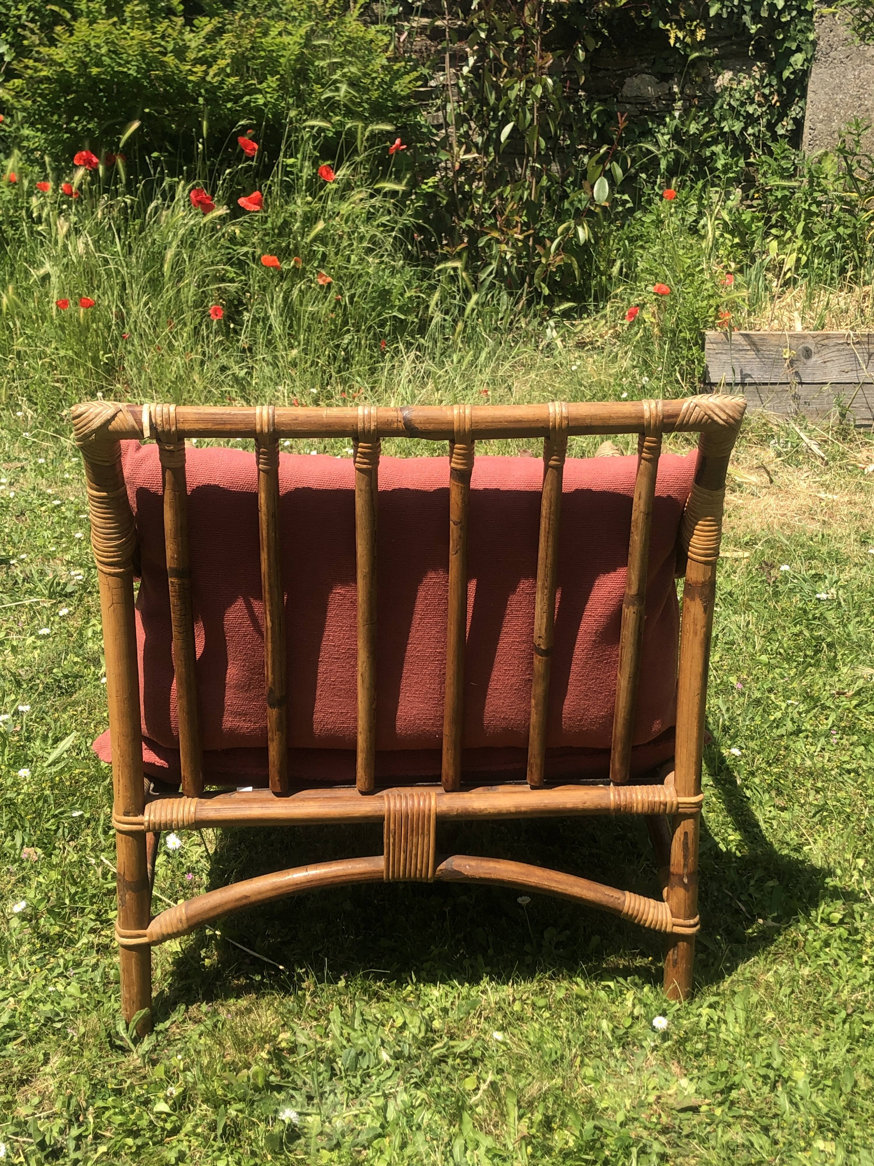 Rattan living room with 2 armchairs, coffee table cushions