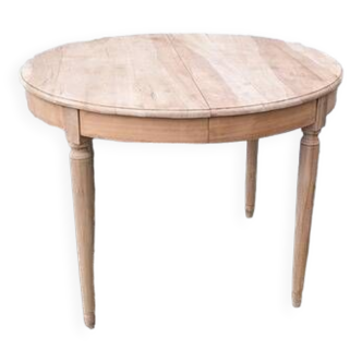 Round table with extension