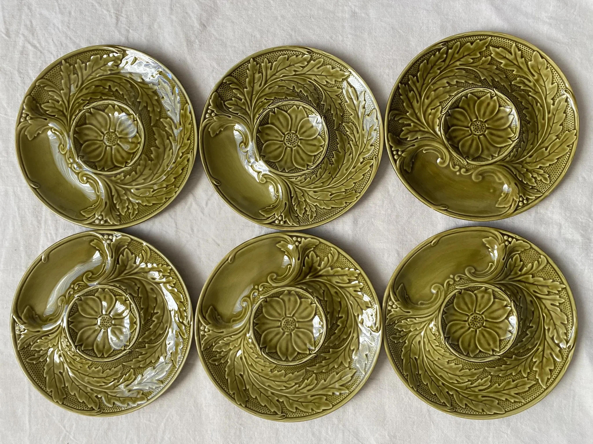 Artichoke service in Gien slipware