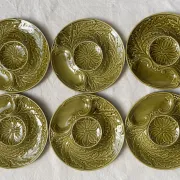 Artichoke service in Gien slipware