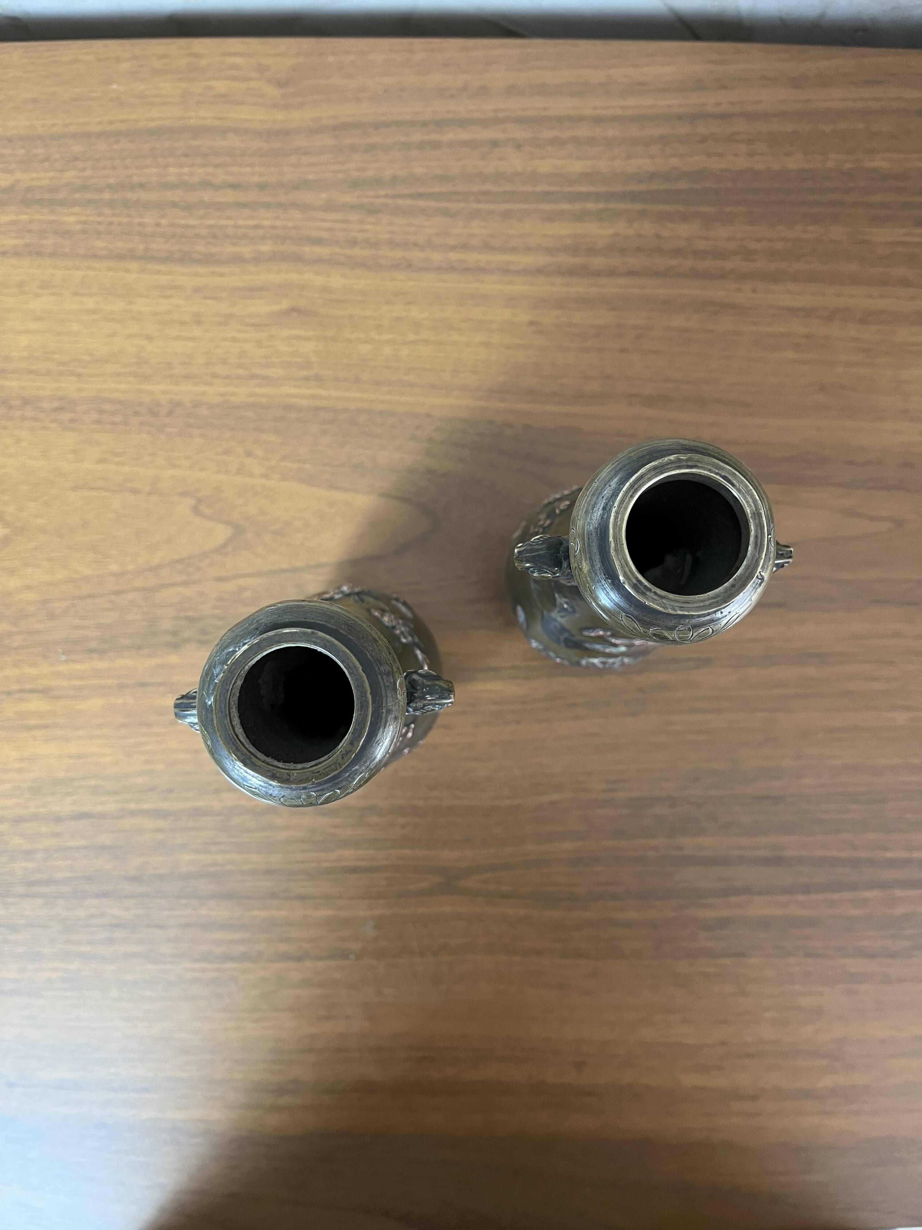 Pair of bronze vases - Asian motifs in relief in copper