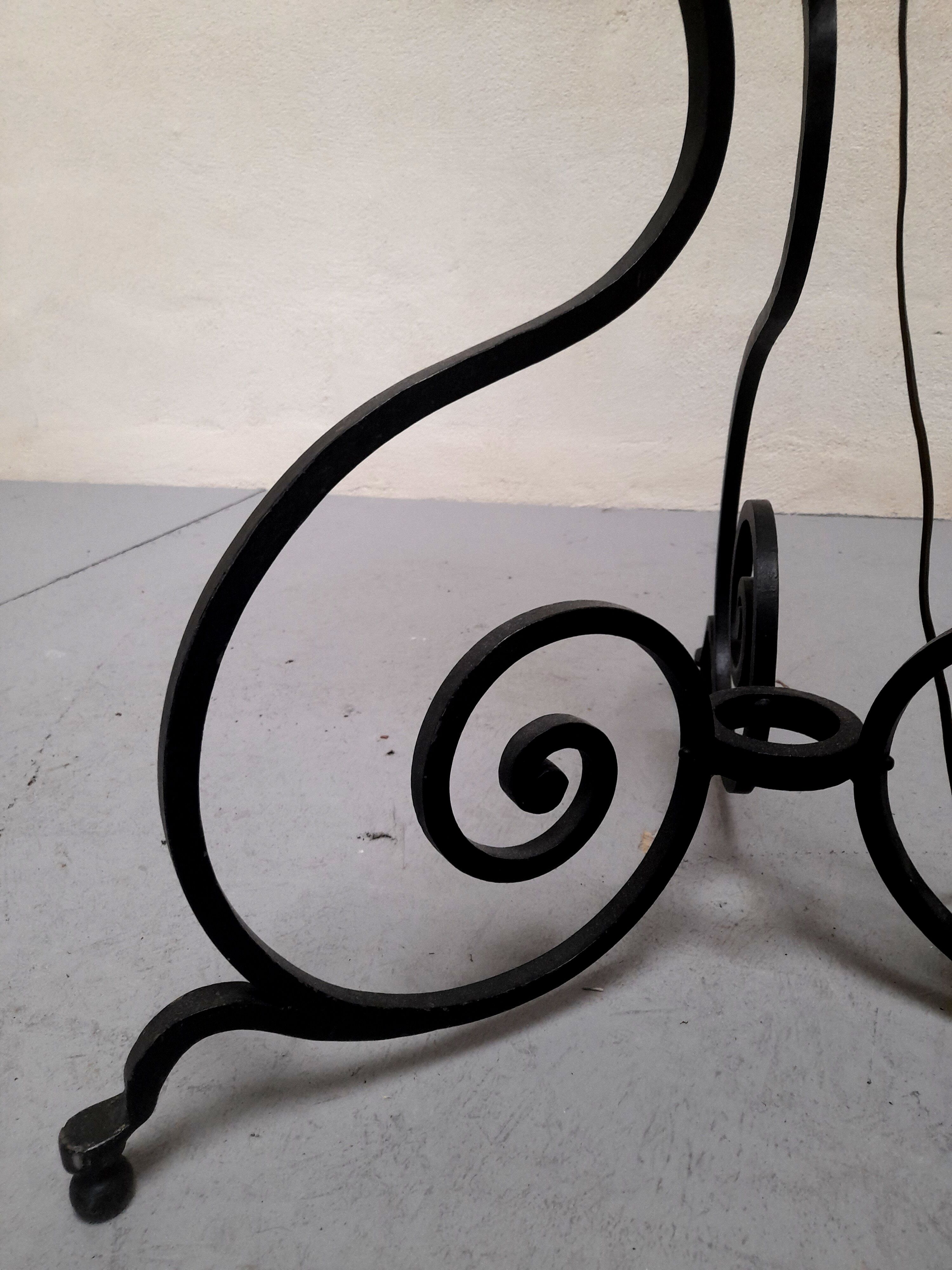 Art Deco wrought iron floor lamp - French work from the 30s